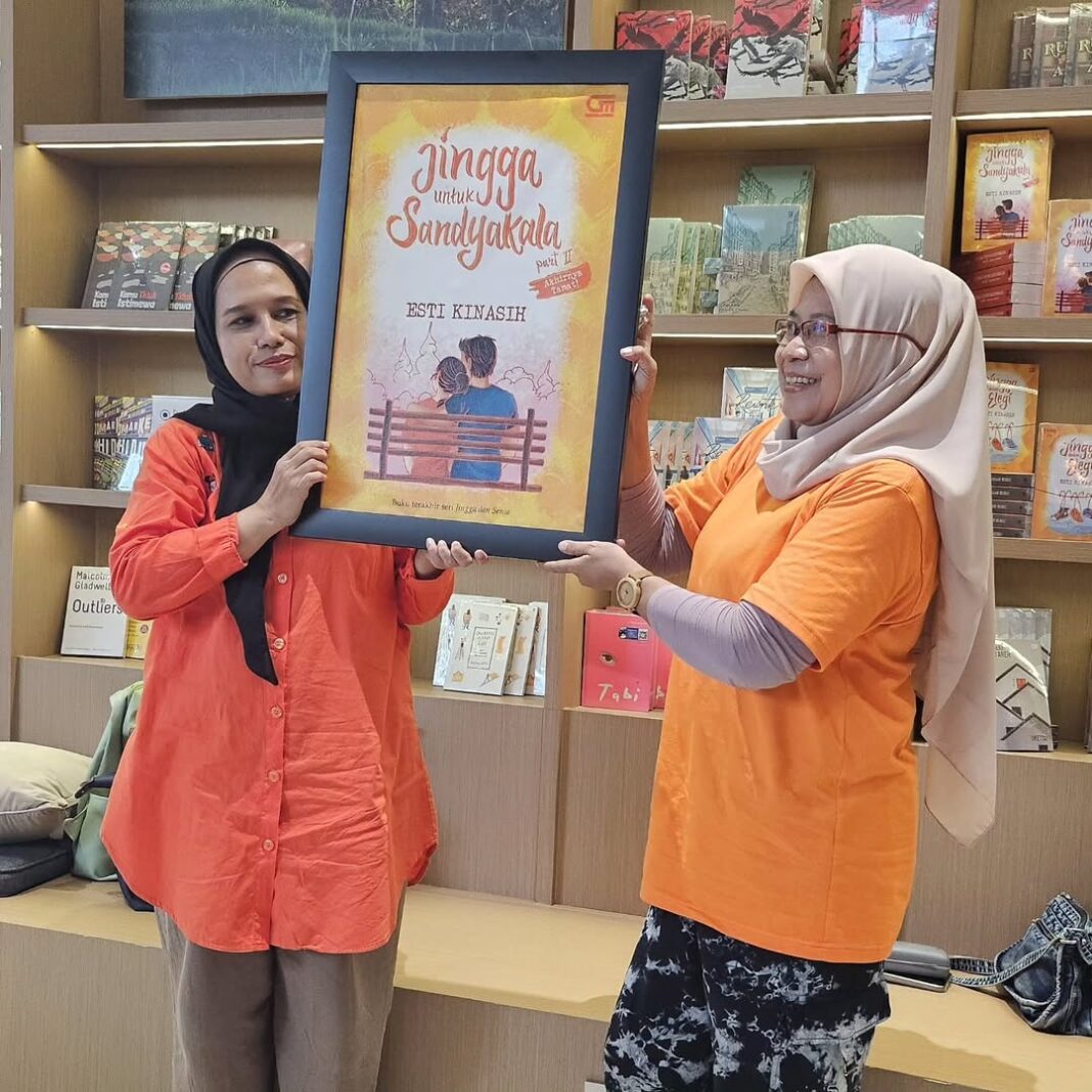 Peluncuran-Buku-Esti-Kinasih Peluncuran Buku Esti Kinasih